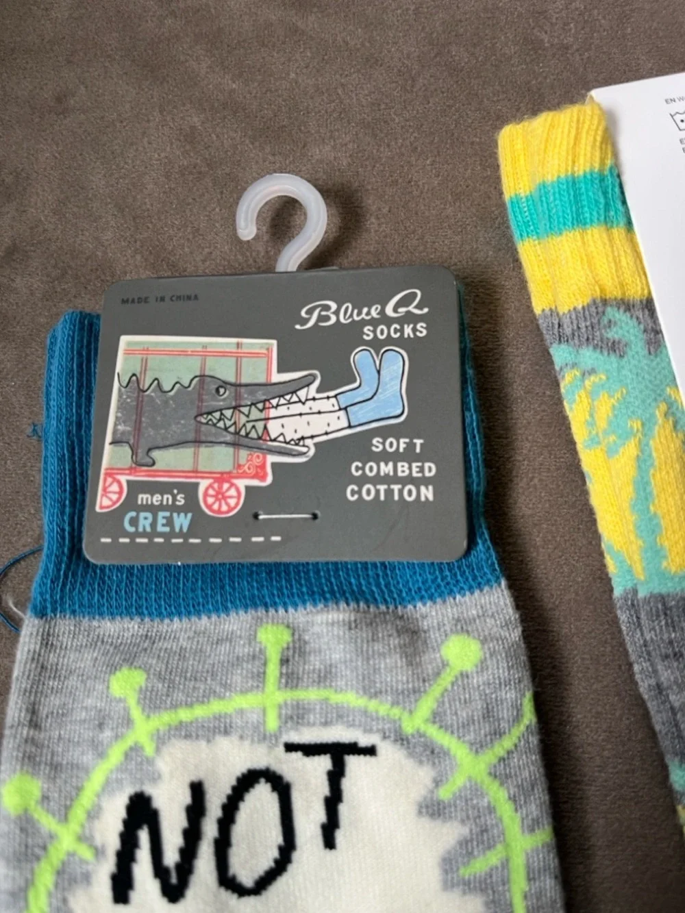 Blue Q & Happy Socks Men’s Gray Crew Socks Neon Pineapple & Bright Blue Accents